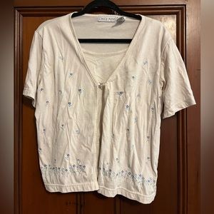 ✨Vintage Cream w/ Floral Top✨